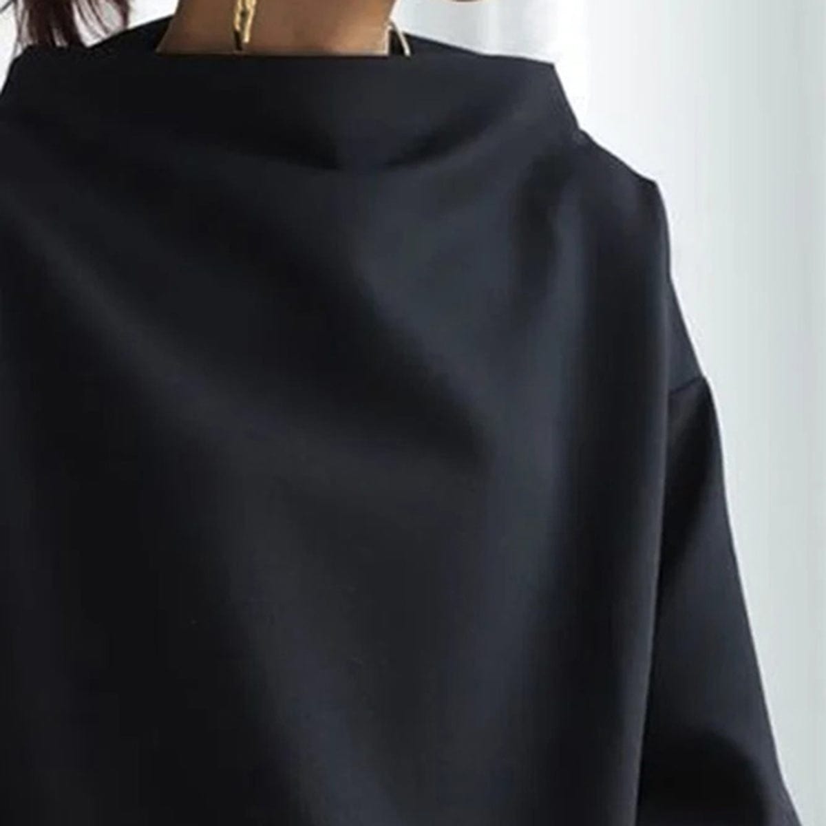 Betty - Pull à Col Haut | Masque le Ventre et Affine la Silhouette